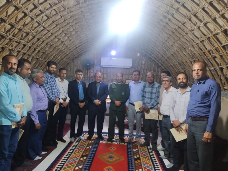 تجلیل فرماندار ازخبرنگاران شهرستان میناب