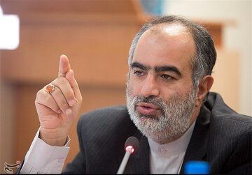 واکنش حسام الدین آشنا به حمایت رهبری از دولت رئیسی