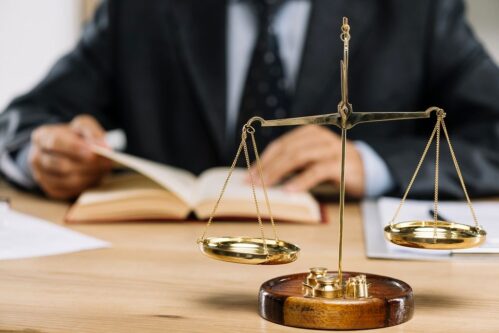وکیل آنلاین چه کسی است