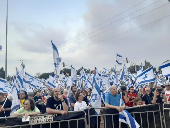 Zionist settlers hold anti-Netanyahu protests for 32nd week