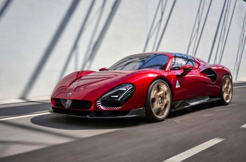 آلفارومئو ۳۳ استراداله معرفی شد؛ پکیجی جذاب از گذشته، حال و آینده