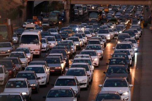 ترافیک سنگین در آزادراه‌های البرز؛ جاده چالوس همچنان یک طرفه است