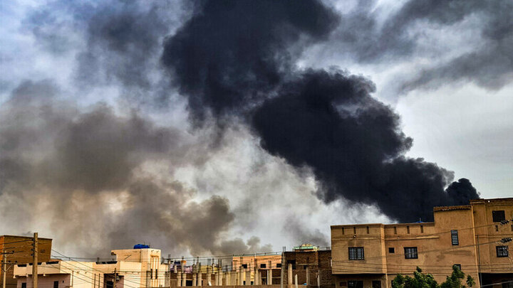 Heavy clashes continue in central Khartoum