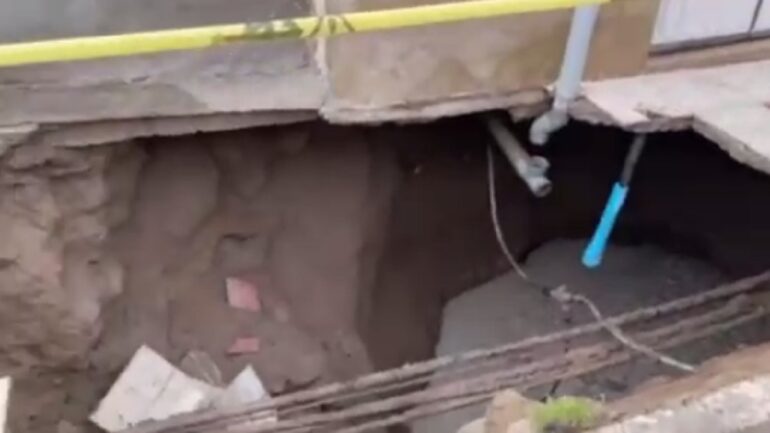 فرونشست زمین در اسکو آب شرب ۲۰۰ خانوار را قطع کرد