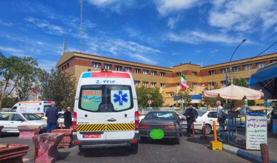 بیمارستان امام رضا تبریز در تصرف خودروی پارک شده در ورودی این بیمارستان
