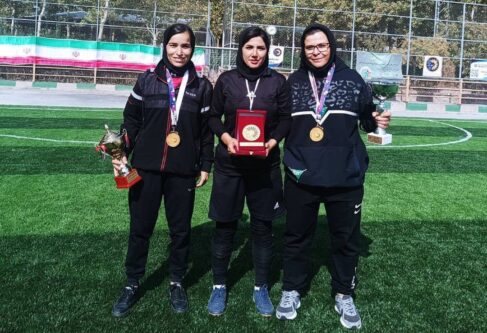 فتح جام مسابقات مینی فوتبال به دست دختران مرندی