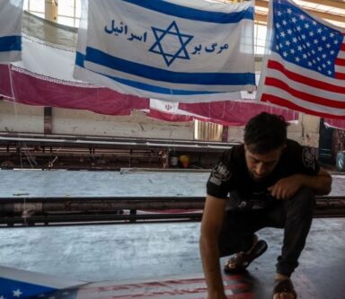 کارخانه تولید پرچم آمریکا و اسرائیل در ایران/ عکس