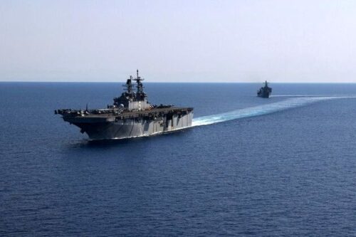 ۲ کشتی جنگی دیگر آمریکا در آب‌های نزدیک اسرائیل مستقر می‌شوند/ سفر فرمانده نیروهای مرکزی آمریکا به سرزمین‌های اشغالی