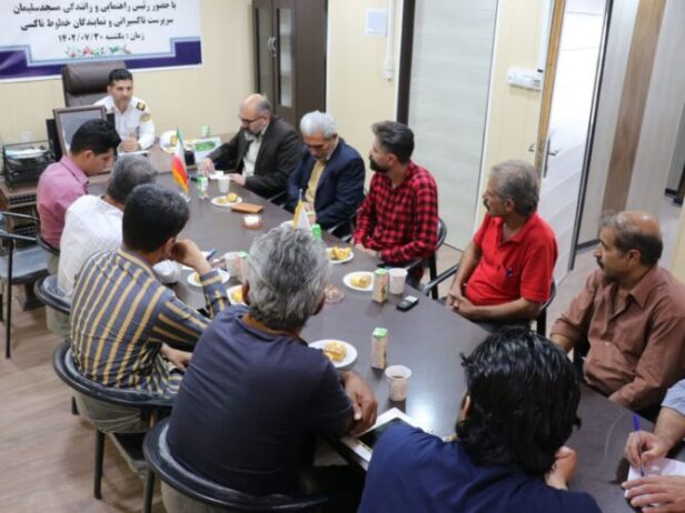 نشست هم اندیشی تاکسیرانی و پلیس راهور مسجدسلیمان برگزار شد