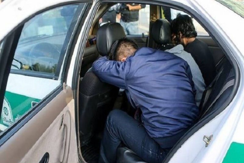 ۲ سارق سابقه دار محتویات خودرو حین سرقت در خرم آباد دستگیر شدند