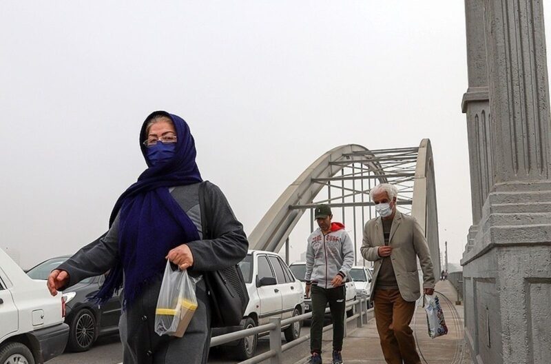 اهواز آلوده‌ترین مرکز استان اعلام شد اما هیچ مدرسه‌ یا مسابقه ورزشی تعطیل نشده