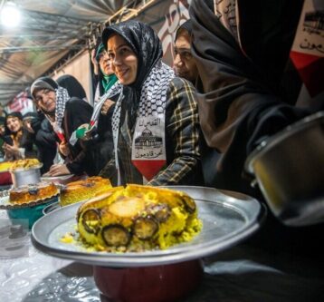 پویش قابلمه برگردان برای سرنگونی اسرائیل مقابل دانشگاه تهران/ تصویر