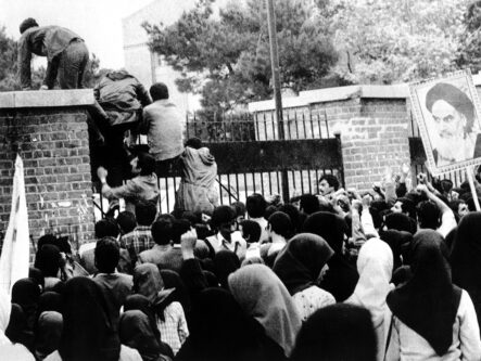 پیام کانون نویسندگان ایران برای دانشجویان پیرو خط امام در حمایت از تسخیر سفارت آمریکا
