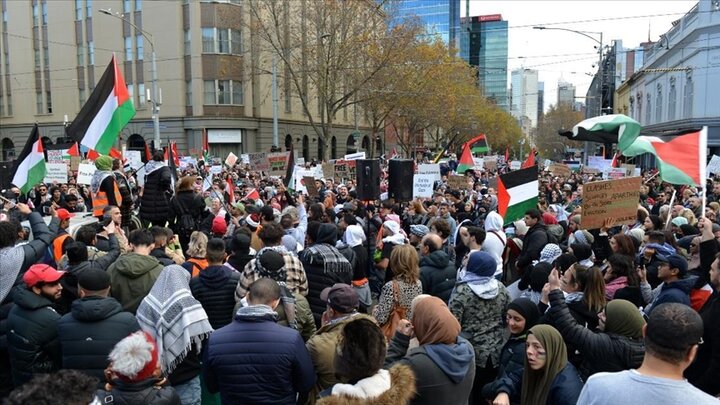 Protesters prevent Israeli ship from docking at Sydney port