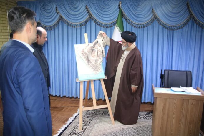 آیین رونمایی از پوستر دومین جشنواره شعر همای رحمت( به زبان ترکی در مدح و منقبت امیرمومنان امام علی علیه السلام )+تصاویر