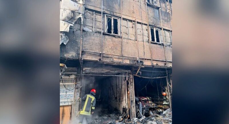 آتش‌سوزی هولناک ۳ مغازه و یک مهمانپذیر در بازار رضا(ع) مشهد