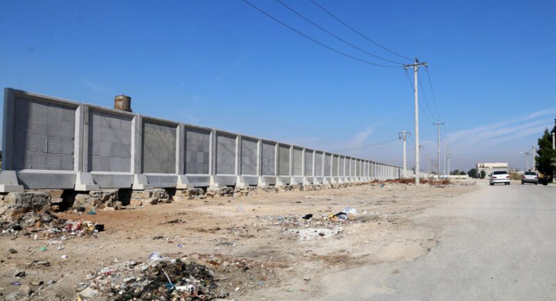 احداث دیوار حفاظتی اطراف تاسیسات آبرسانی شرکت آب جنوب شرق