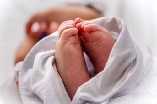 نوزاد عجول اندیمشکی در آمبولانس اورژانس به‌دنیا آمد