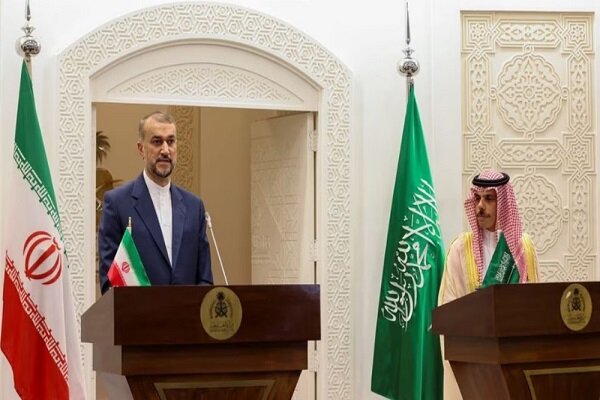 Iran FM, Saudi counterpart urge for OIC meeting on Gaza