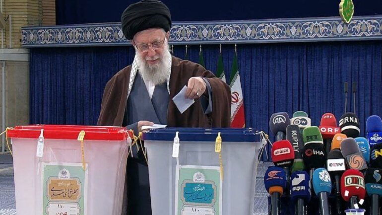 رهبر انقلاب آرای خود را به صندوق رای انداختند