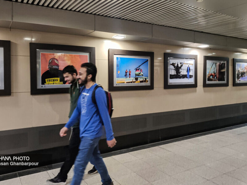 برپایی نمایشگاه عکس‌های صنعت نفت در مترو