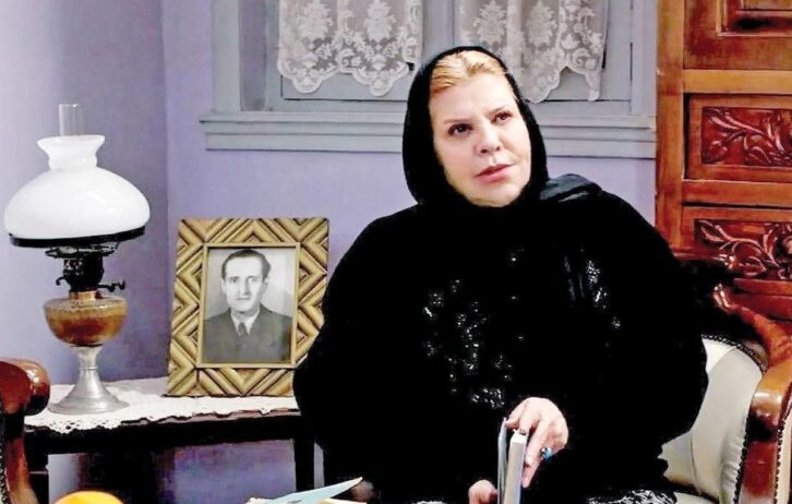 قاب هایی از مراسم تشییع پیکر «زری خوشکام» همسر زندهیاد علی حاتمی/ تصاویر