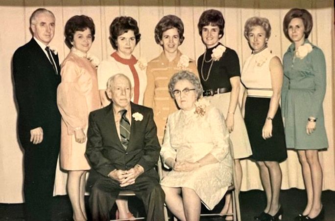 این ۶ خواهر رکورد دار گینس ۵۷۱ سال سن دارند + عکس