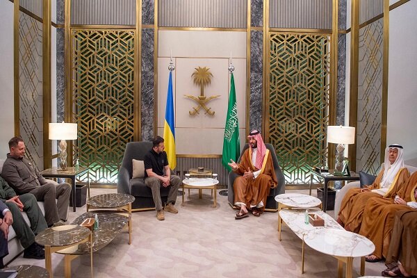 Zelensky meets Saudi prince amid war with Russia