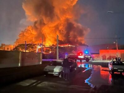 آتش‌سوزی گسترده در کارخانه قیام نخ/ ویدئو