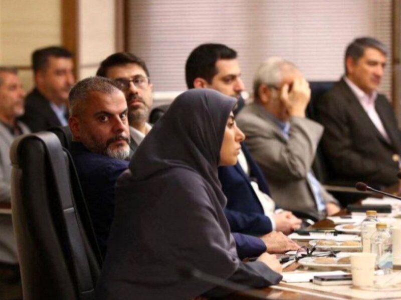 آقازاده معاون اول رئیس جمهور در مراسم رسمی دولتی چه می‌کند؟/ اعتراض ‎حسن آقامیری به حضور فرزند عارف