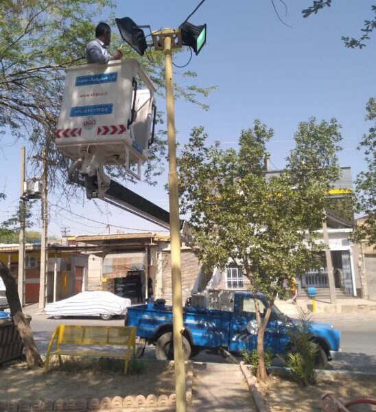 تعمیر و اصلاح روشنایی بوستان محله کاروانسرا و نصب برج نوری بلوار نفتک توسط شهرداری مسجدسلیمان