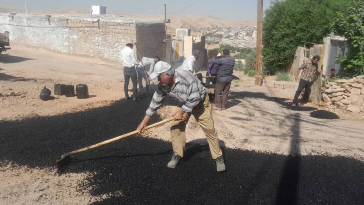 گزارش تصویری عملیات‌ لکه گیری و بهسازی آسفالت معابر محله بازار چشمه علی توسط شهرداری مسجدسلیمان