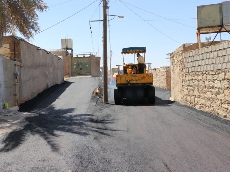 گزارش تصویری / عملیات اجرایی آسفالت محله شیخ مندنی در حال انجام است