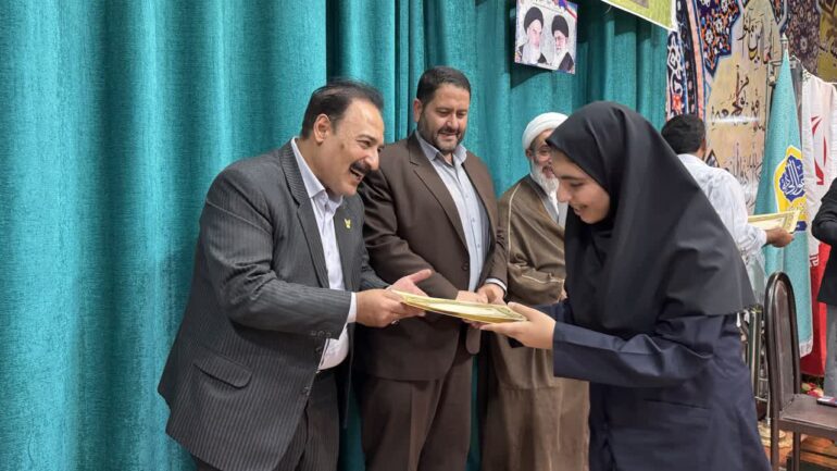 فعالان قرآنی دانشگاه آزاد مرند تجلیل شدند+تصاویر