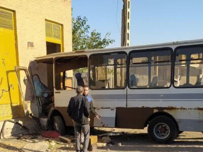 برخورد مینی‌بوس با دیوار در جاده تبریز آذرشهر به  ۱۱ مصدوم در پی داشت