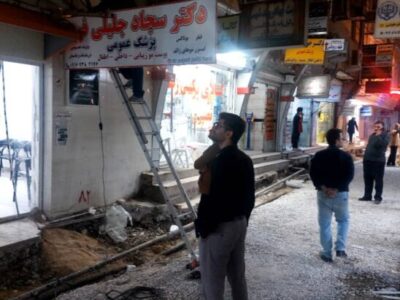 جمع آوری تابلوهای تبلیغاتی کوچه پزشکان جهت زیباسازی بصری و نصب تابلوهای استاندارد توسط واحد اجرائیات مرکزی