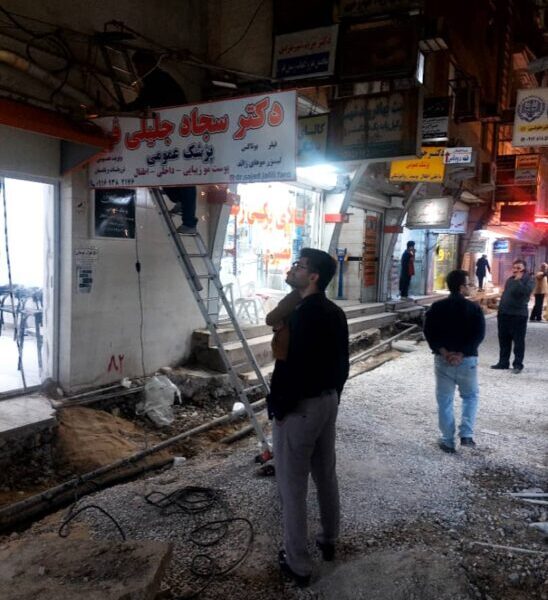 جمع آوری تابلوهای تبلیغاتی کوچه پزشکان جهت زیباسازی بصری و نصب تابلوهای استاندارد توسط واحد اجرائیات مرکزی