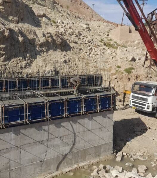 عملیات بتن ریزی پل مال کریم در حال انجام است