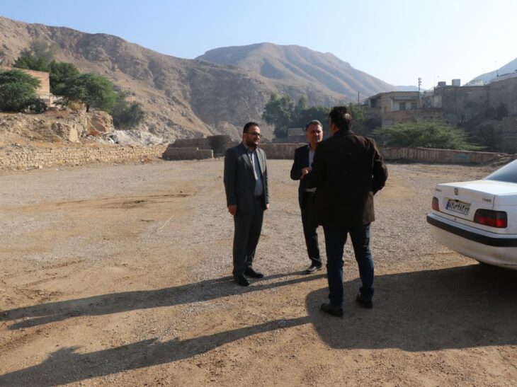 بازدید معاونت خدمات شهری شهرداری و رئیس اداره برق از بازارچه دستفروشان منطقه نمره یک