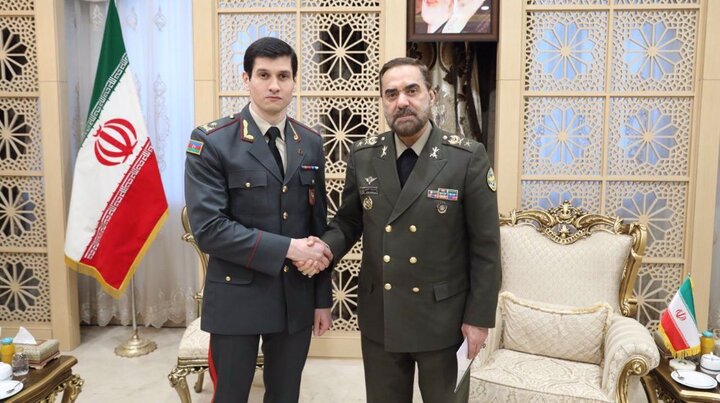 Iran, Azerbaijan top brass underline military, defense coop.