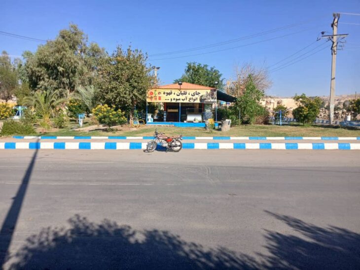 رنگ آمیزی مبلمان و جداول بخشی از بوستانهای سطح شهر مسجدسلیمان