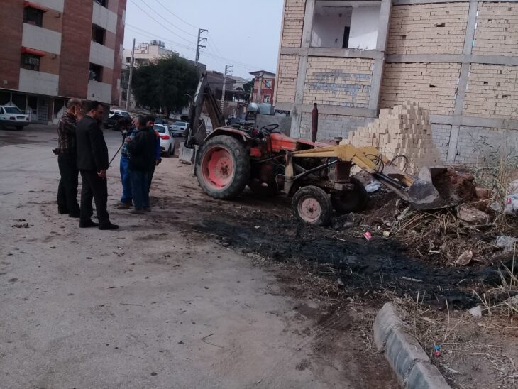 اجرای عملیات لایروبی کانال ها و پاکسازی منطقه فاز۲ هشت بنگله توسط معاونت خدمات شهری شهرداری