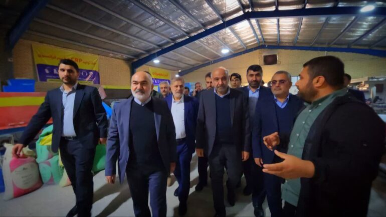 بازدید وزیر رفاه و استاندار خوزستان از کارگاه‌های اشتغال انجمن حمایت از زندانیان بندر ماهشهر