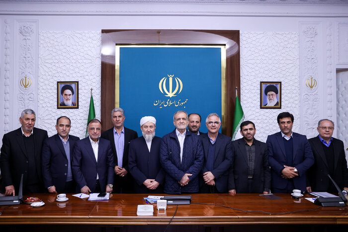تقدیر پزشکیان از همراهی روسای قوا برای رفع فیلترینگ/ فیلتر سایر سکوها به تدریج رفع میشود