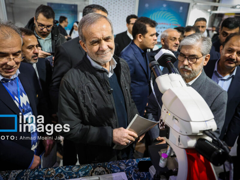 رئیس‌جمهور از نمایشگاه «ایران‌ساخت» و «دستاوردهای پژوهش» بازدید کرد