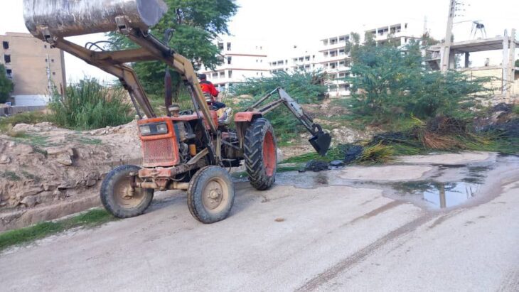 تداوم عملیات لایروبی و پاکسازی کانال های سطح شهر / کانال جنب شهرک خیبر پاکسازی شد