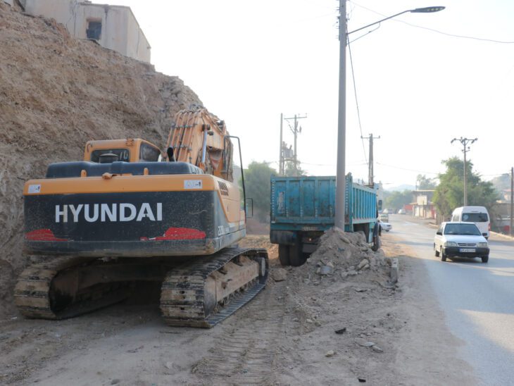 ادامه عملیات اجرایی پروژه تعریض مسیر دو راهی بی بی یان به هنرستان