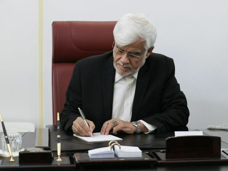 تاکید عارف بر لزوم مقابله با یکجانبهگرایی برای حاکمیت برحوزه دیجیتالی و اقتصاد هوش مصنوعی