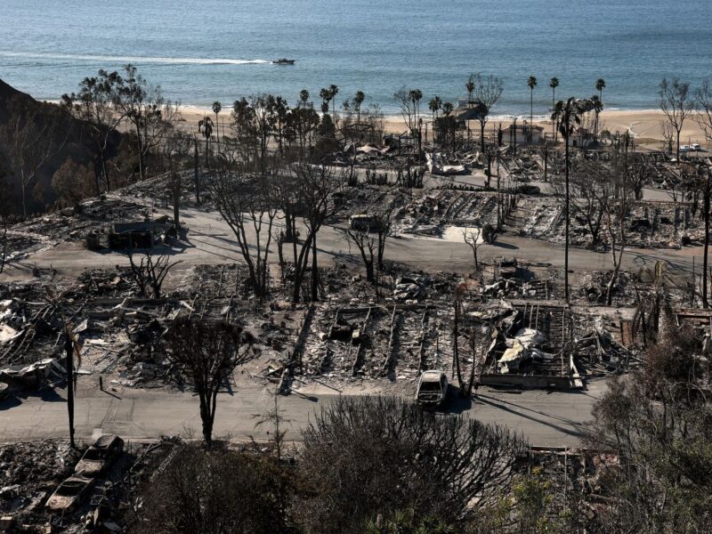 هشدار رسانه آمریکایی درباره وضعیت بیخانمانهای لسآنجلس پس از آتشسوزی