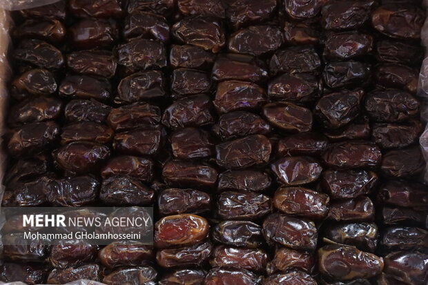 Iran produces near 2 million tons of fresh dates: official